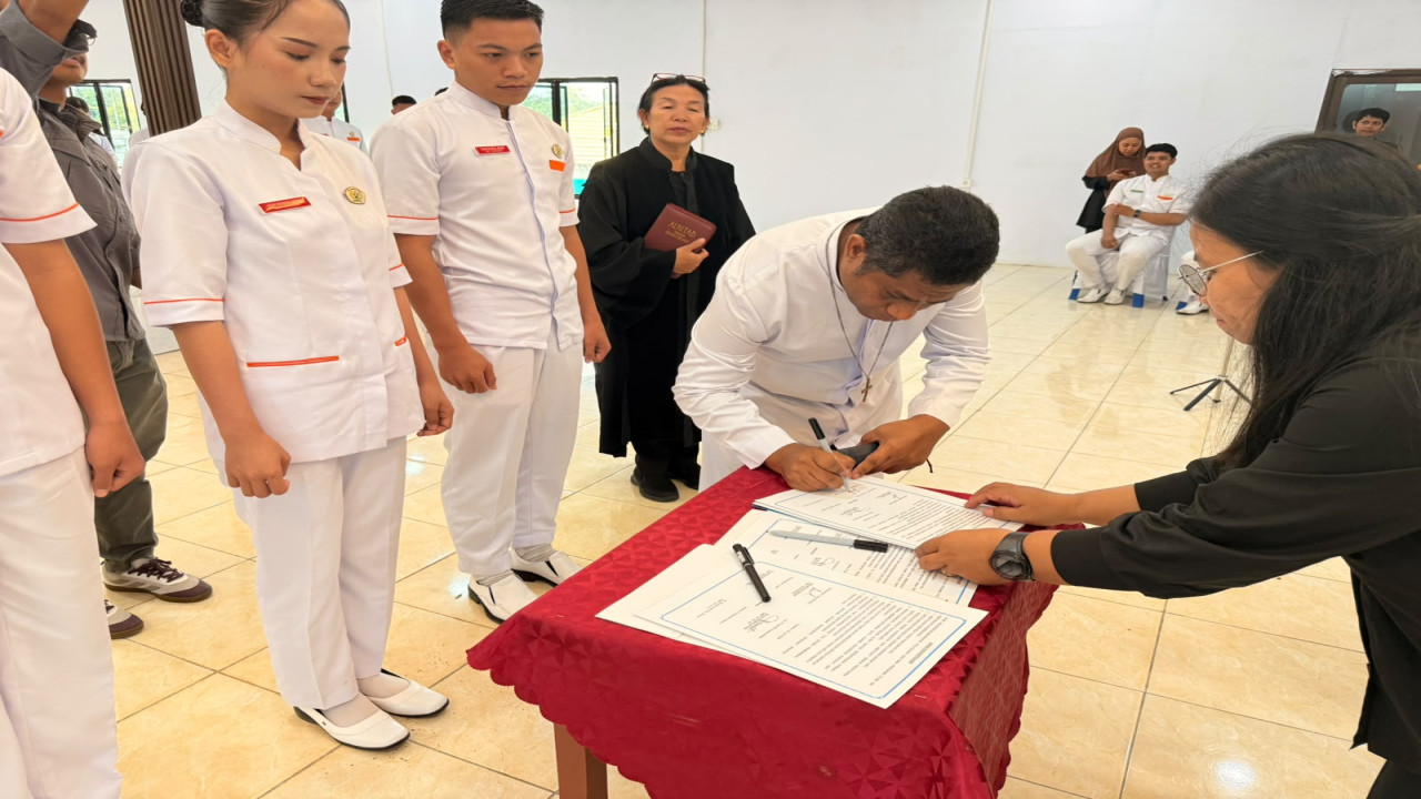 Capping Day Pemasangan Cap Dan Ucap Janji Prodi D3 Keperawatan